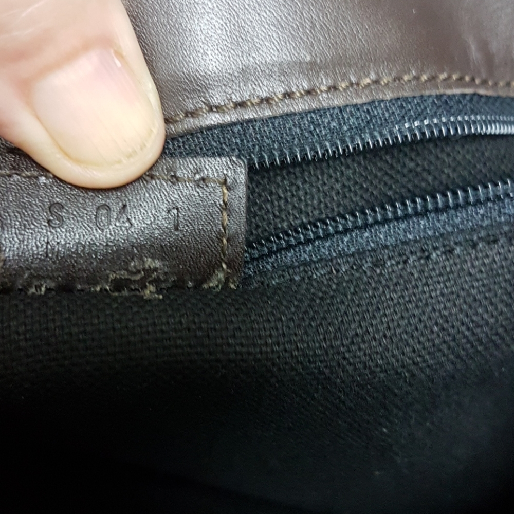 SOLD.   Burberry gator leather shoulder bag - Picture 8 of 8